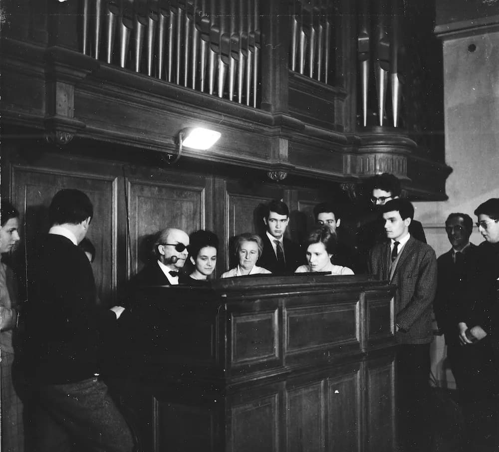 Une classe de Jean Langlais à la Schola Cantorum.